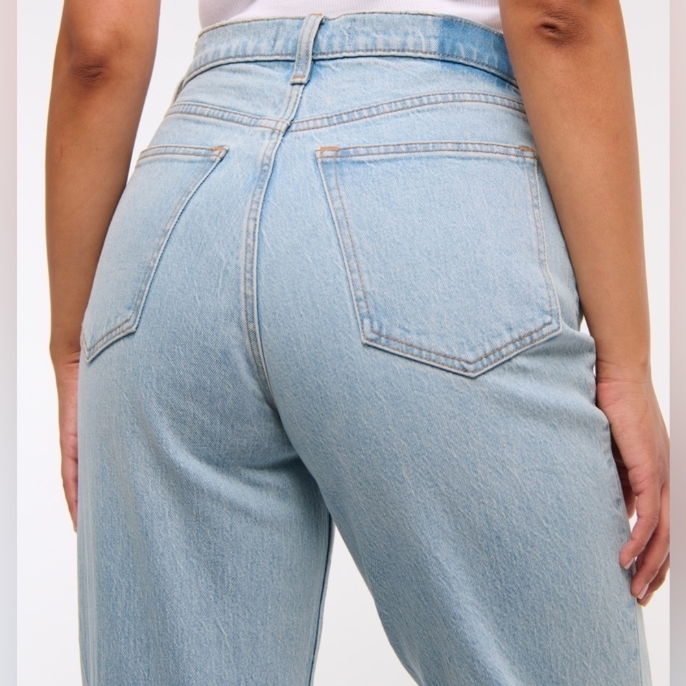 Abercrombie & Fitch '90s Straight Ultra High Rise Jeans - Picture 3 of 10